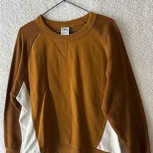Zara Women's Tan and Cream Crew Neck Sweater